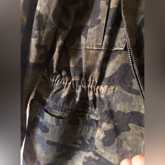 DL1961 CAMO CARGO JACKET PEPLUM WAIST SIZE LARGE - Picture 5 of 9